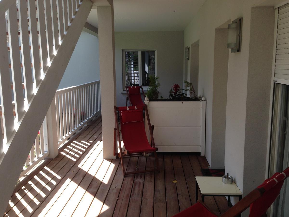 Domaine De Giron Bed & Breakfast Moulis-en-Medoc Exterior photo