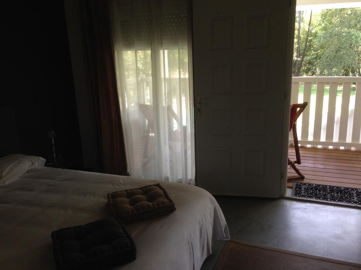 Domaine De Giron Bed & Breakfast Moulis-en-Medoc Exterior photo