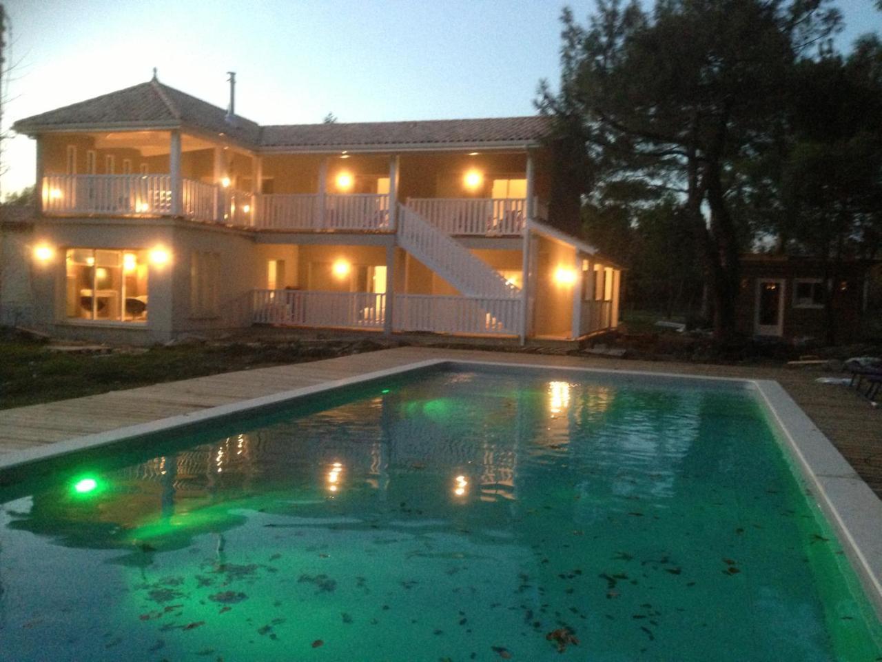 Domaine De Giron Bed & Breakfast Moulis-en-Medoc Exterior photo